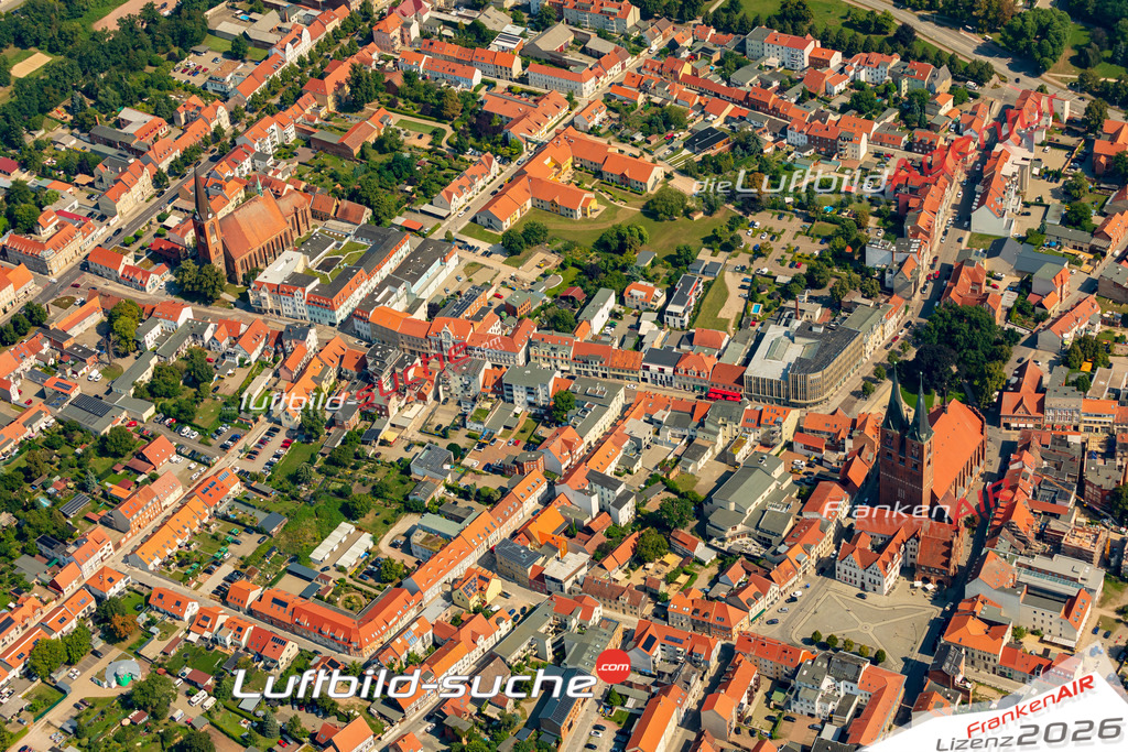 Luftaufnahme Altstadt Stendal - Die Luftaufnahme wurde 2025 vom UL-Flugzeug heraus erstellt ( ohne Drohne ) - Hochauflösende Luftaufnahme - für professionelle Ausdrucke geeignet. Die Geschenkidee !Mit Lizenz und Bildrechte bestellbar