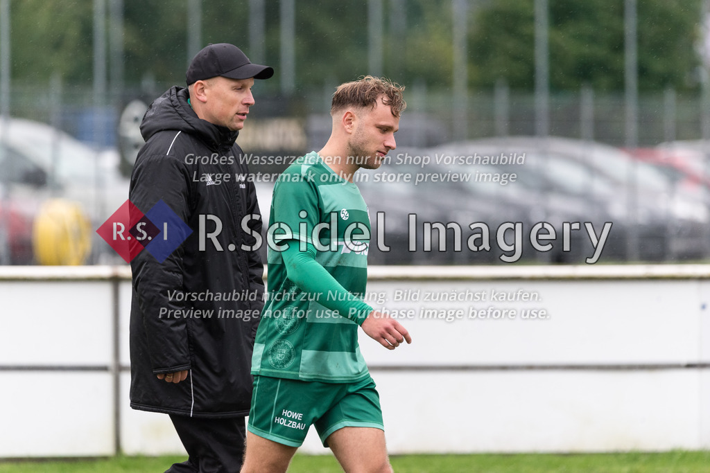 RS-1-013955 | Marco Frauenstein (Neumünster, Cheftrainer), Mika Jöhnck (#10, Neumünster)