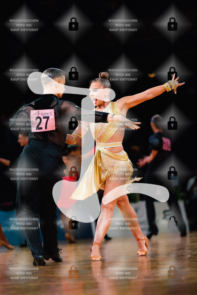 GOC 2025 - WDSF GrandSlam Latin 140th (27) Dennis Deiloff _ Sabrina Deiloff (Germany)-2025-08-23-1421 | Webshop for digital downloads and prints of dance sport, event & show photographer Julian Link - Realisiert mit Pictrs.com