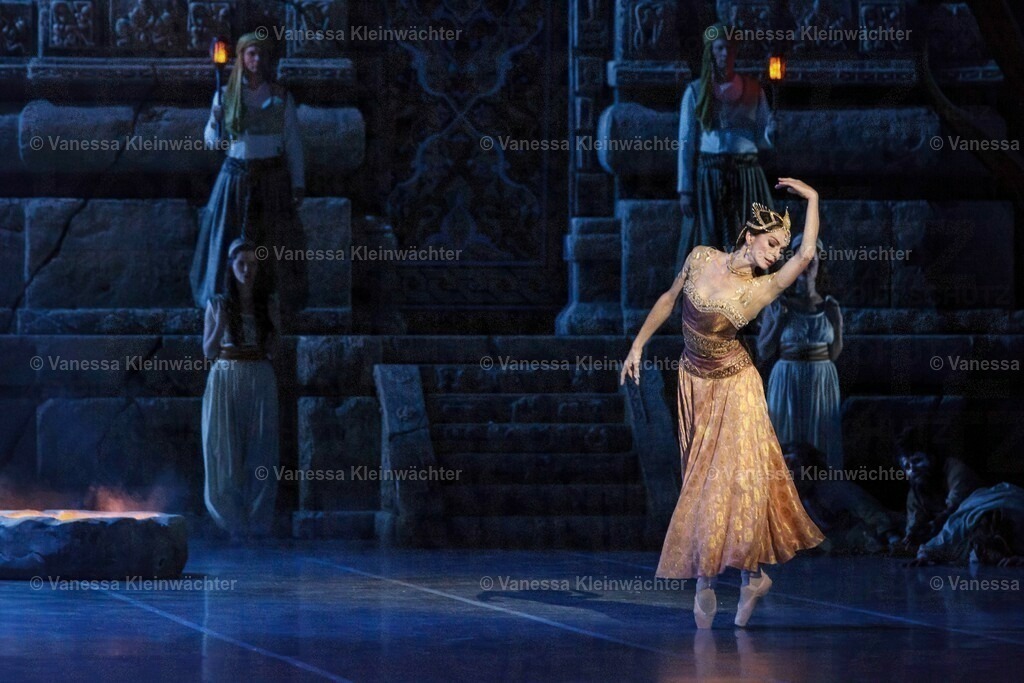  Ballett "La Bayadère" (Fotoprobe) in der Staatsoper unter den Linden | Berlin, 02.11.2018: Fotoprobe des Balletts "La Bayadere" in der Staatsoper Unter Den Linden.  - Realisiert mit Pictrs.com