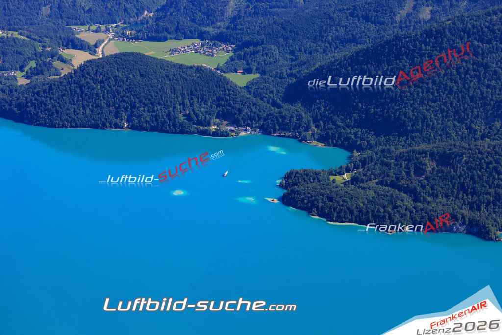 Die Luftaufnahme Wolfgangsee - Sankt Gilgen wurde 2017 mittels Flugzeug (keine Drohne) erstellt. Perfekte Schärfe und Druck- Auflösung- Garantiert!