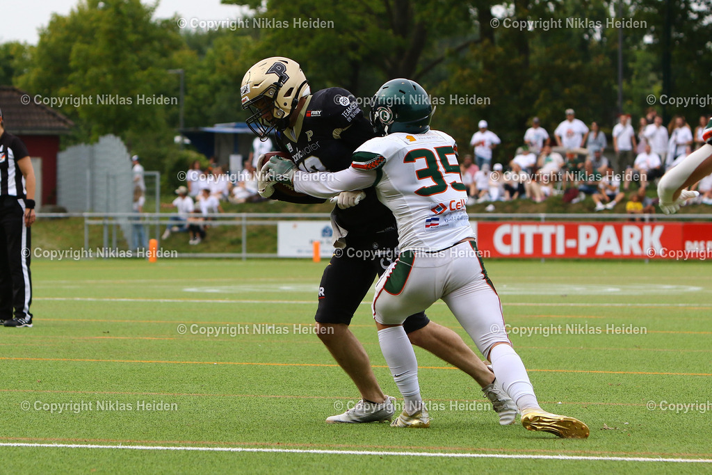 NH_KielBalticHurricanes_PaderbornDolphins_GFL_07092024 | #35 Bodo Bilitewski (Kiel Baltic Hurricanes), #18 Chris Busse (Paderborn Dolphins)Football I Herren I Erima German Football League I Saison 2024 I 12. Spieltag I Kiel Baltic Hurruicanes - Paderborn Dolphins I 07.09.2024 I Kilia-Sportplätze