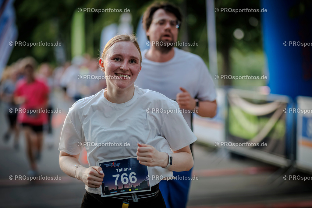 Sparda-Bank Nachtlauf Bonn; Bonn, 18.06.2025 | Impressionen vom Sparda-Bank Nachtlauf Bonn am 18.06.2025 in Bonn (Nordrhein-Westfalen). 