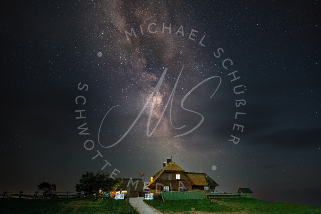 2021-09-02 Hallig Suedfall - 272- 274 - 279 | Hallig Südfall - die Milchstraße über der Warft - Realisiert mit Pictrs.com