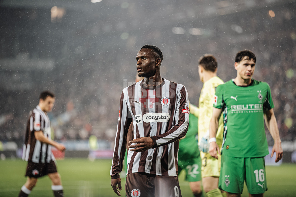 Fußball | Männer | Saison 2025/2026  | Fußball-Bundesliga | 09. Spieltag | FC St. Pauli vs. Borussia Mönchengladbach | 01.11.2025 | Abdoulie Ceesay (#9, FC St. Pauli)