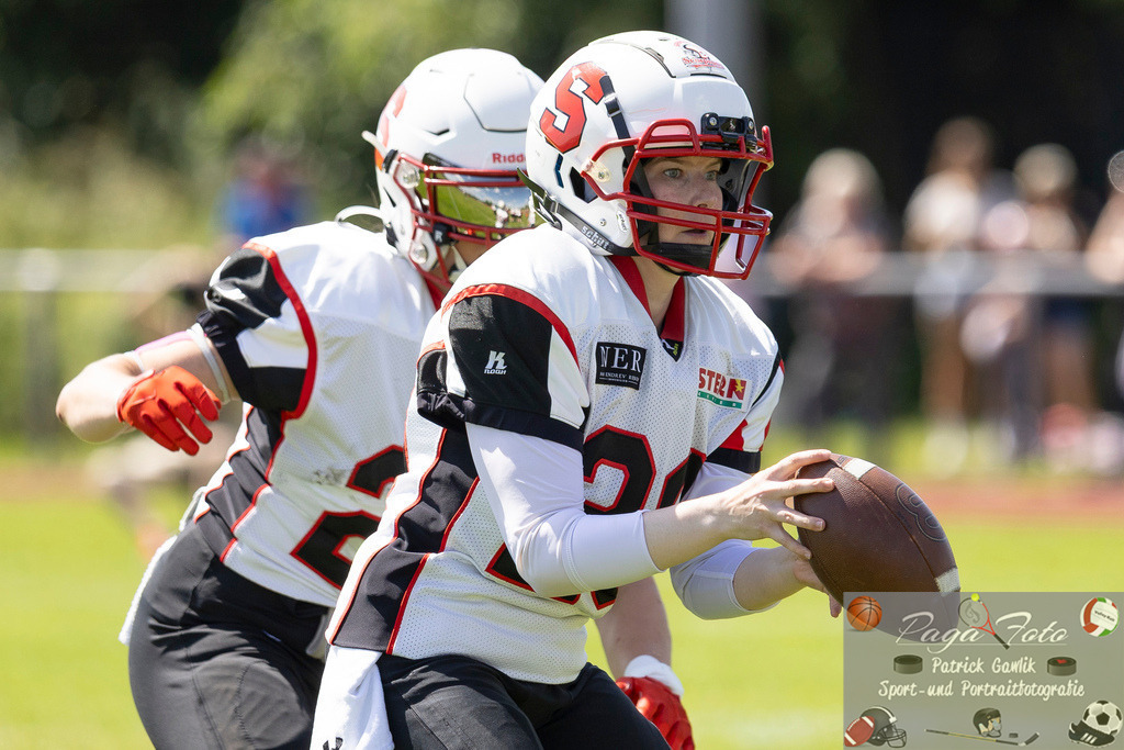 GFLW 1: German Football League Women 1: Rodgau Pioneers Ladies - Stuttgart Scorpions Sisters, 07.06.2026 | Dinah Laura Naegele (Stuttgart Scorpions Sisters #20) mit dem Ball, Rodgau Pioneers Ladies - Stuttgart Scorpions Sisters, Rodgau, Maingau-Energie-Stadion "Am Weichsee", 7.6.2026 - Realisiert mit Pictrs.com