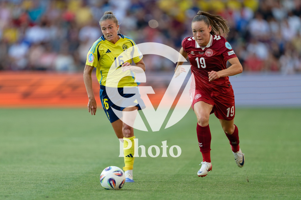 Denmark v Sweden - UEFA Women's EURO 2025 Group C | GENEVA, SWITZERLAND - JULY 4: Janni Thomsen of Denmark (R) under pressure from Filippa Angeldahl of Sweden (L)  during the UEFA Womens EURO 2025 Group C match between Denmark and Sweden at Stade de Geneve on July 4, 2025 in Geneva, Switzerland. (Photo by Giuseppe Velletri/Sports Press Photo/Getty Images)