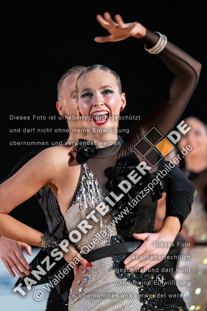 20250503-10320 | Hier finden Sie Tanz Bilder vom Latein und Standard Formationen tanzen. Sportbilder vom Tanzsport. Schöne Fotos und von Weltmeisterschaft, Europameisterschaft, Bundesliga, Regionalliga, Oberliga und Landesliga sowie von GOC Stuttgart, DanceComp, WM Bremen