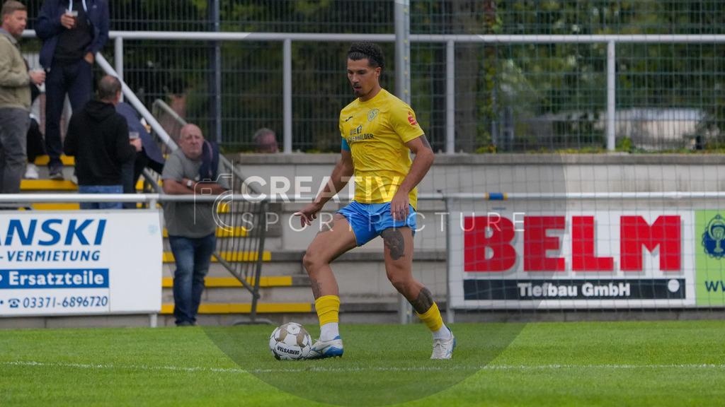 Fußball, Herren, Saison 2025/2026, Regionalliga Nordost, 4. Spieltag, FSV 63 Luckenwalde vs. BFC Preussen, Samstag 22.08.2025, Werner-Seelenbinder-Stadion Luckenwalde | Fußball, Herren, Saison 2025/2026, Regionalliga Nordost, 4. Spieltag, FSV 63 Luckenwalde vs. BFC Preussen, Samstag 22.08.2025, Werner-Seelenbinder-Stadion Luckenwalde, Im Bild: Andreas Pollasch (Luckenwalde) - Realisiert mit Pictrs.com