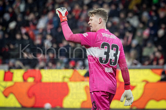 German Bundesliga, Bayer 04 Leverkusen vs. VfB Stuttgart, 10.01.2026 | LEVERKUSEN, GERMANY - JANUARY 10:  Alexander Nübel (Nubel, Nuebel / VfB Stuttgart, 33) after the second goal of VfB Stuttgart during the German Bundesliga match on gameday 16 between Bayer 04 Leverkusen vs. VfB Stuttgart at BayArena on January 10, 2026 in Leverkusen, Germany. DFL REGULATIONS PROHIBIT ANY USE OF PHOTOGRAPHS AS IMAGE SEQUENCES AND/OR QUASI-VIDEO.