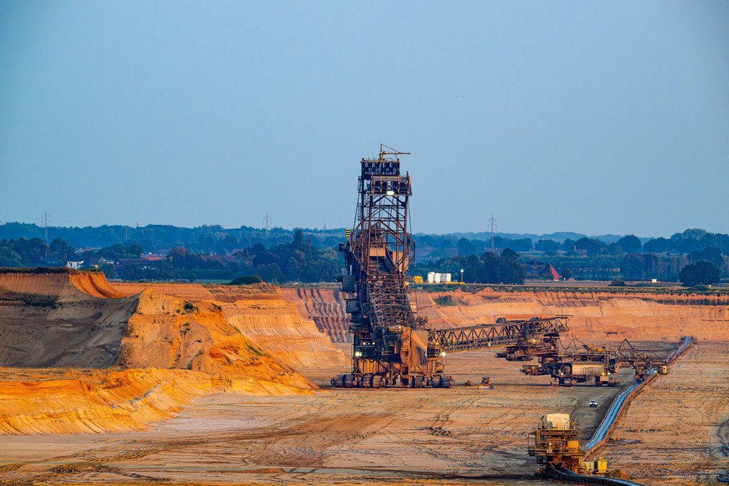 Tagebau Garzweiler - 1.9.2024 | Entdecke exklusive Fotografie im muebri Shop: Stimmungsvolle Motive  Naturaufnahmen und mehr. Jetzt hochwertige Wandbilder und Fotoabzüge online kaufen! - Realisiert mit Pictrs.com