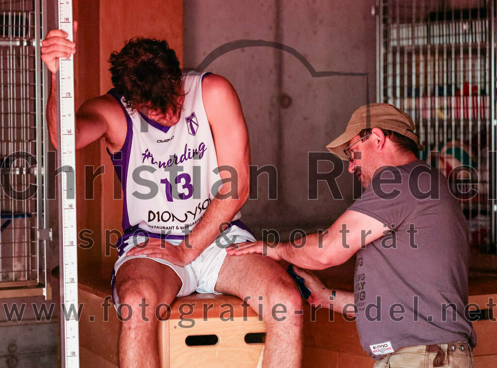 2022-05-15_049_SpVgg_Altenerding_gegen_TSV_Muenchen-Forstenried | Erding, Deutschland, 15.05.2022:
Basketball, Bezirksliga 2021 / 2022, Play-Offs, SpVgg Altenerding gegen TSV München-Forstenried, Endergebnis: 55:57

Jonah Timothy Richardson (SpVgg Altenerding, #13)

Foto: Christian Riedel / fotografie-riedel.net