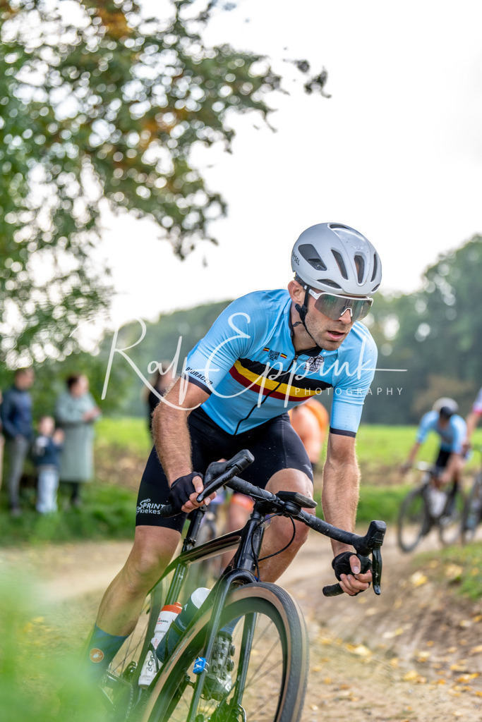 Ralf Eppink Photography 20251012_DSC02980 | Sportfotografie, Eventfotografie, Porträtfotografie, Radsport Fotograf, Triathlon Fotograf, Düsseldorf Fotograf, Köln Fotograf, Actionfotografie, Teamfotografie, Peoplefotografie, Business Portraits, Veranstaltungsfotografie, Reportagefotografie - Realisiert mit Pictrs.com