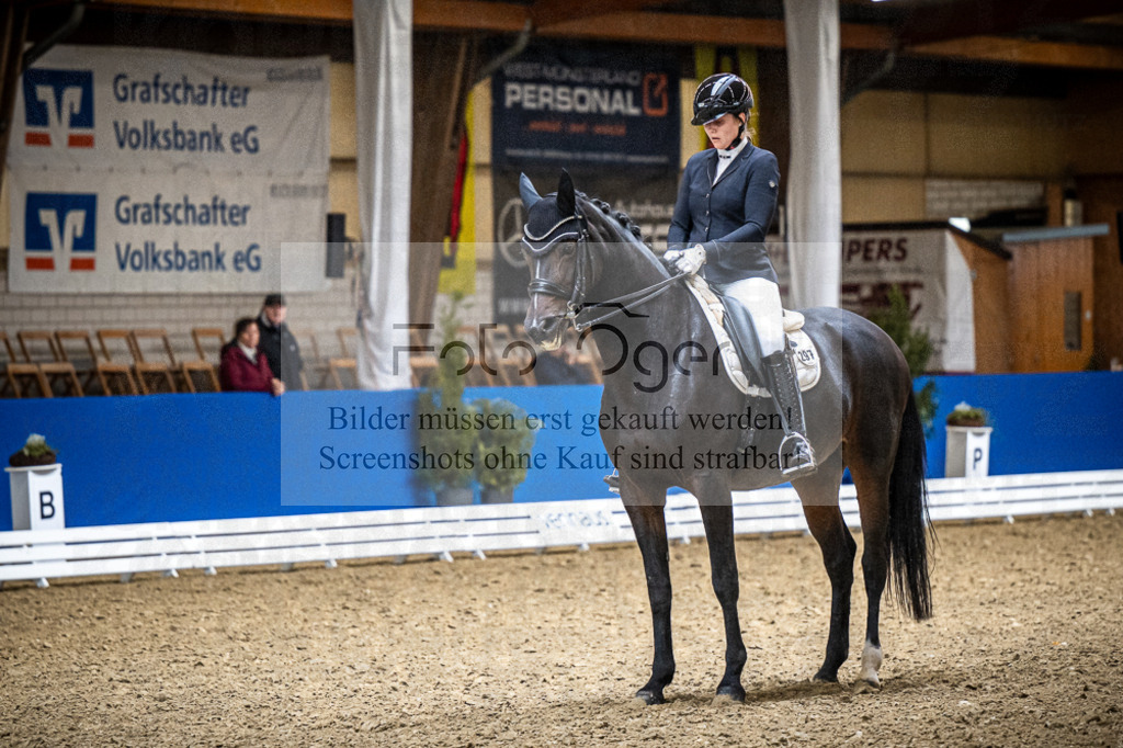 DOS_3394 | Entdecke hochwertige Reitturnierfotos von Foto Oger. Professionell, emotional und authentisch – jetzt Lieblingsmomente im Shop bestellen.Deutschlandweite Turnierfotografie. - Realisiert mit Pictrs.com