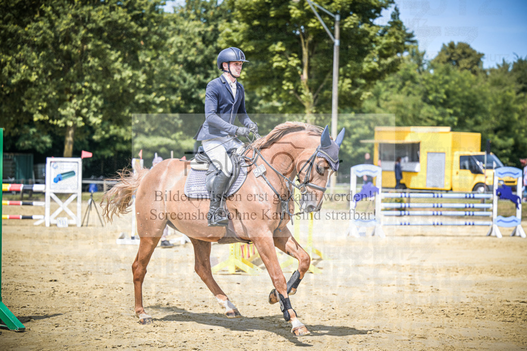 DOS_8430 | Entdecke hochwertige Reitturnierfotos von Foto Oger. Professionell, emotional und authentisch – jetzt Lieblingsmomente im Shop bestellen.Deutschlandweite Turnierfotografie. - Realisiert mit Pictrs.com