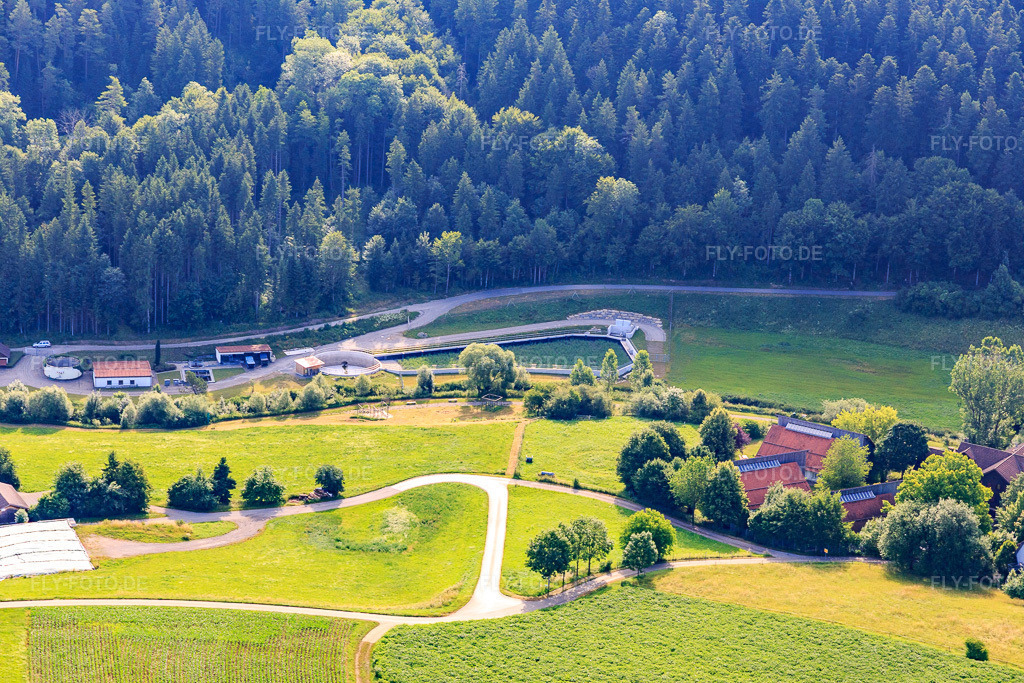 Luftbild: Kläranlage im Ortsteil Fluorn in Fluorn-Winzeln im Bundesland Baden-Württemberg in Deutschland. Foto: IMG_148701.jpg vom 27.06.2025 durch Werner Riehm/FLY-FOTO.de