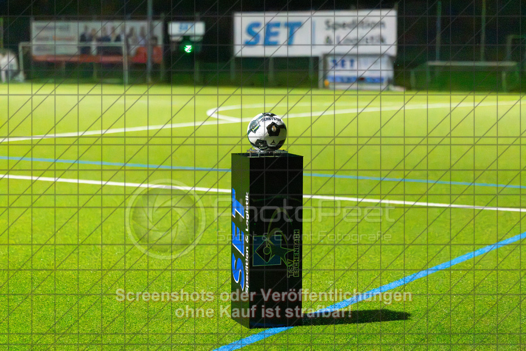 20261008_191929_0001_(c)_by_PhotoPeet | #,TSV Eschenbach (weiß) vs. SV Ebersbach (schwarz), Fußball, Bezirkspokal der Herren, Saison 2026/2027, Kunstrasenplatz, Schlater Straße, 73107 Eschenbach, 08.10.2026 - 19:30 Uhr,Foto: PhotoPeet / Sport- &amp; Eventfotografie / Peter Harich