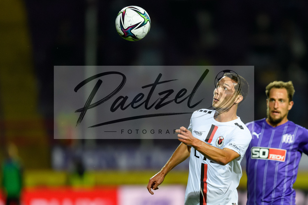 OSNVKO2021090620210906_159 | Fussball, Herren: Jeremias Lorch (FC Viktoria Koeln) in Aktion, am Ball, Einzelaktion beim Spiel der 3. Liga zwischen VfL Osnabrueck und FC Viktoria Koeln im Stadion an der Bremer Bruecke am 06.09.2021 in Osnabrueck, Deutschland.DFB / DFL REGULATIONS PROHIBIT ANY USE OF PHOTOGRAPHS AS IMAGE SEQUENCES AND/OR QUASI-VIDEO. - Realisiert mit Pictrs.com