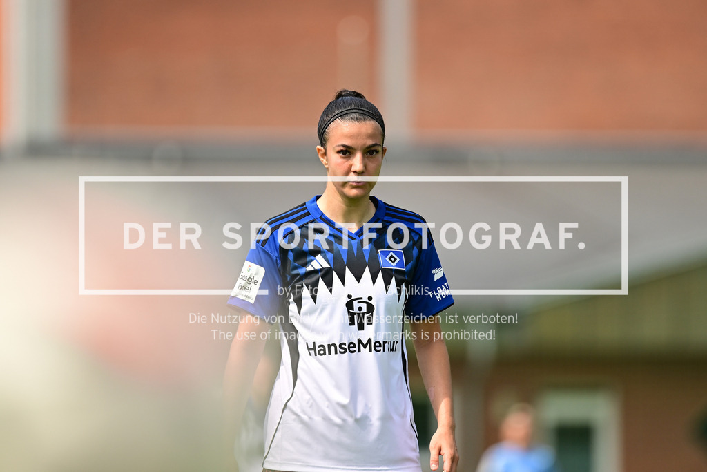 Fußball I Frauen I Saison 2025-2026 I Testspiel I Hamburger SV - Holstein Kiel I 54486 | Vildan Kardesler (7, Hamburger SV) - Realisiert mit Pictrs.com