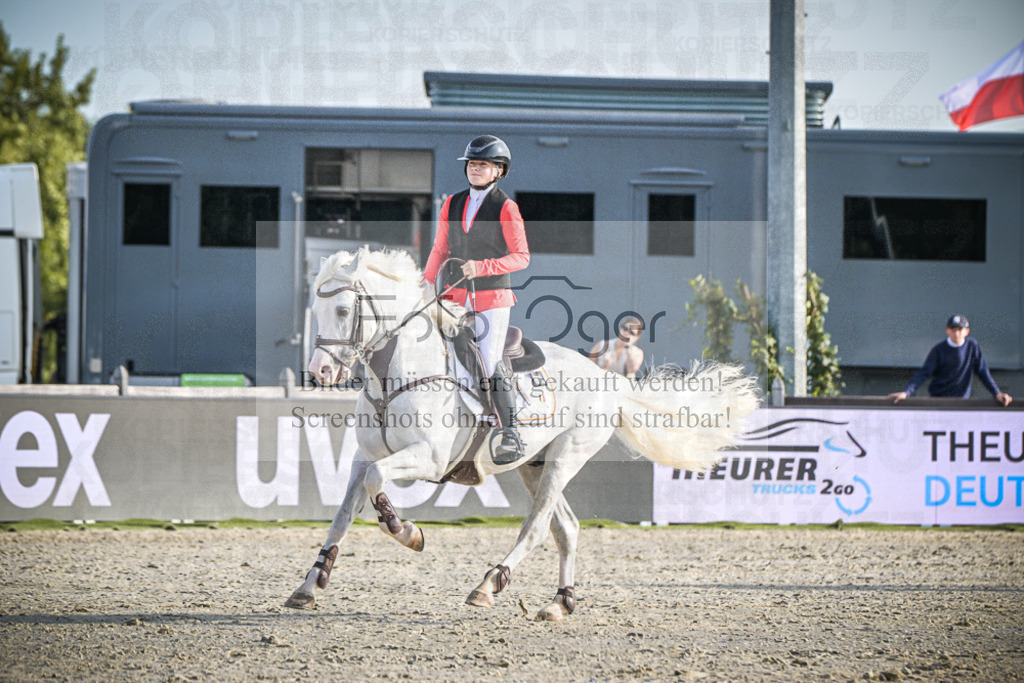 DOS_8518 | Entdecke hochwertige Reitturnierfotos von Foto Oger. Professionell, emotional und authentisch – jetzt Lieblingsmomente im Shop bestellen.Deutschlandweite Turnierfotografie. - Realisiert mit Pictrs.com