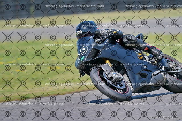 26BT01-1900 | 049 - Realisiert mit Pictrs.com
