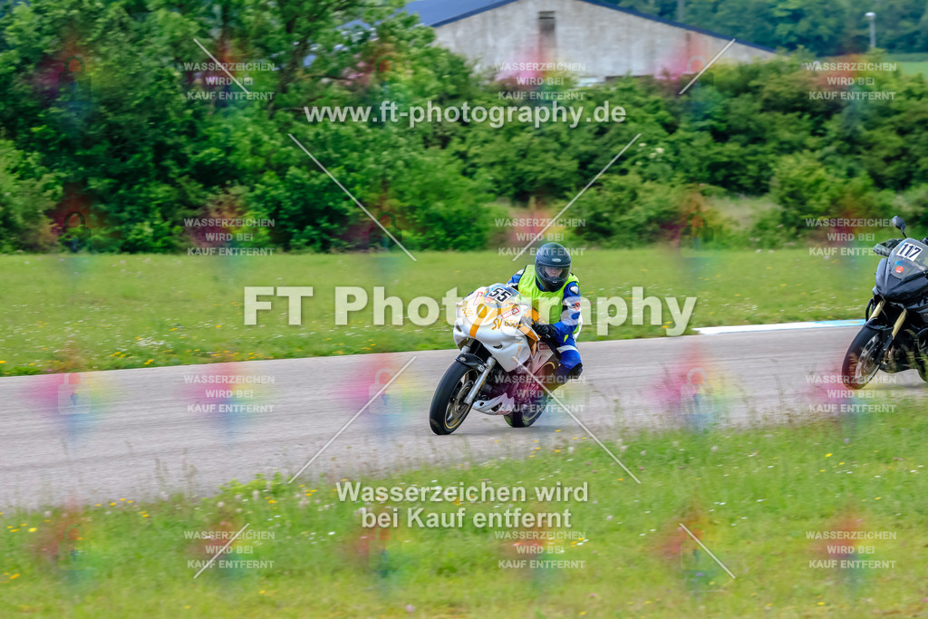 MotoTeam-3132 | Hier findet Ihr Bilder von Touristenfahrten auf der Nürburgring Nordschleife oder von anderen Veranstaltungen die ich besucht habe. Viel Spass beim Durch Schauen 