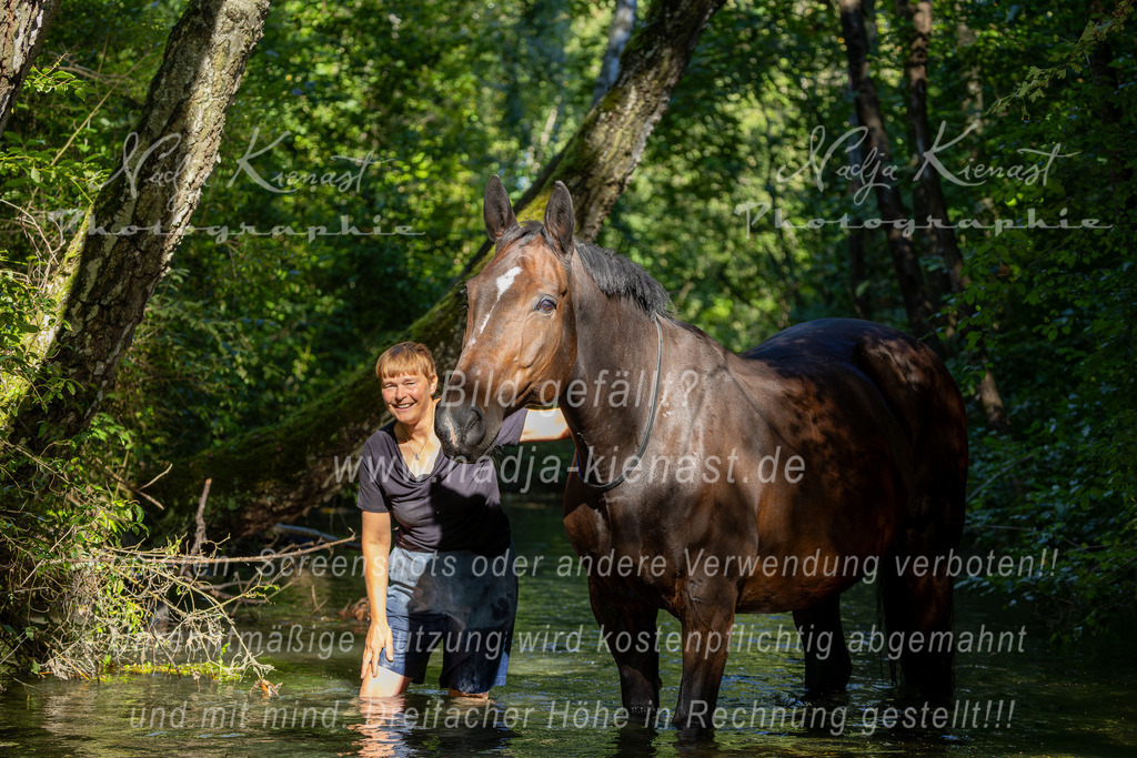 Auswahl_Photographie_Nadja_Kienast__IE_8579-Verbessert-RR | Ich biete Ihnen einzigartige und individuelle Fotoshootings mit Ihren Tieren.
In individuellen Coachings lernen Sie, wie sie von Ihrem Pferd, Ihrer Katze, Ihrem Hund oder einfach Ihrem persönlichen Lieblingstier eindrucksvolle Fotos machen können.