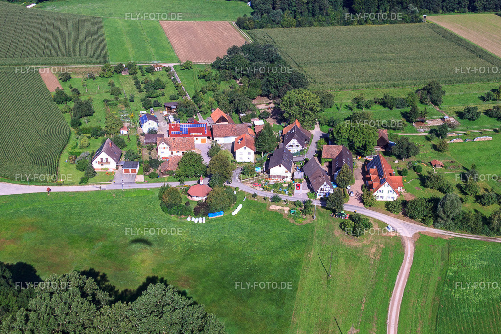 Weiler Wistung mit der Jubiläumskapelle | Luftbild: Weiler Wistung mit der Jubiläumskapelle im Ortsteil Weitenung in Bühl im Bundesland Baden-Württemberg in Deutschland. Foto: IMG_31814.jpg vom 20.08.2010 durch Werner Riehm/FLY-FOTO.de - Realisiert mit Pictrs.com