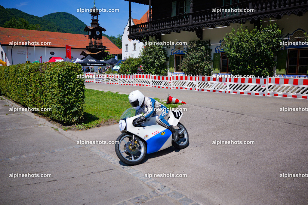 P1036973-2 | Erleben Sie atemberaubende, hochqualitative Fotos Ihrer Fahrt entlang der malerischen Alpenstraßen. Besuchen Sie alpineshots.com, um professionelle Aufnahmen Ihrer unvergesslichen Reise zu finden und zu kaufen - Realisiert mit Pictrs.com