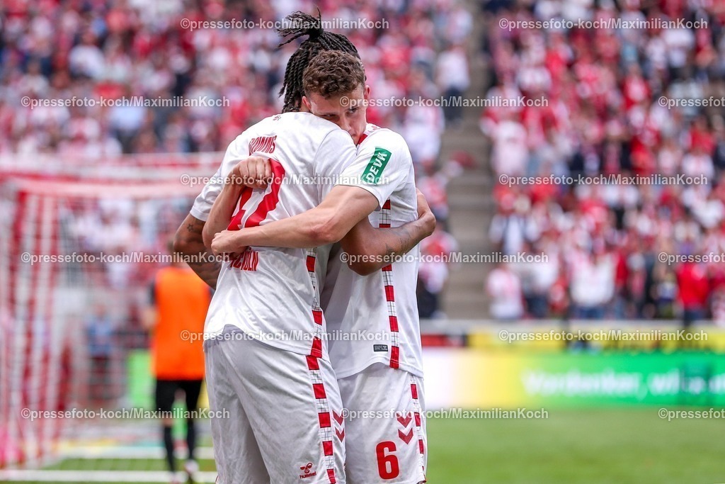 1FC20042501119 | 20.04.2025, Fußball, 1. FC Köln - Preußen Münster, 2.. Fußball Bundesliga, 30. Spieltag, RheinEnergie-STADION, Saison 2024 2025: Torjubel nach dem Tor zum 3:1 durch Torschütze Damion Downs (FC Koeln #42) . zusammen mit Eric Martel (FC Koeln #6) DFB regulations prohibit any use of photographs as image sequences and or quasi-video.