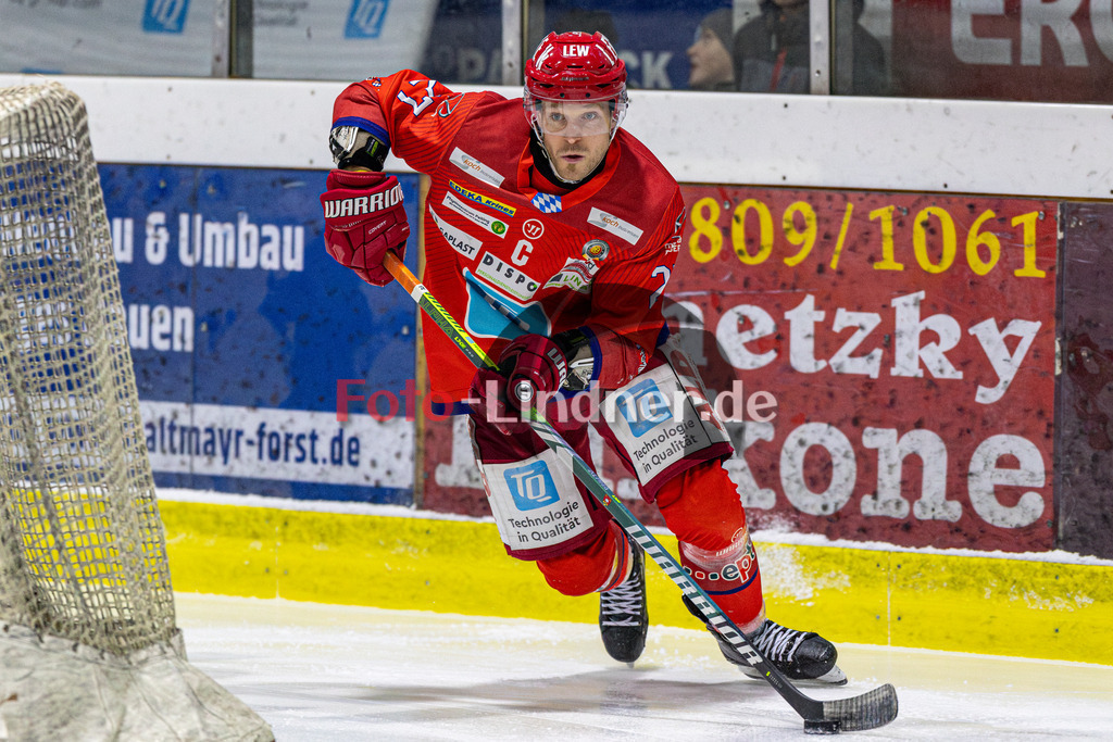 EC Peiting vs EV Füssen | Eishockey Oberliga Süd 2023/2024, EC Peiting vs EV Füssen, 20240112,
Andreas FEUERECKER (ECP 27) in Aktion,
2024-01-12 in Peiting (Eisstadion)
27 Andreas FEUERECKER (ECP 27)
Copyright: WolfgangxLindner foto-lindner.de