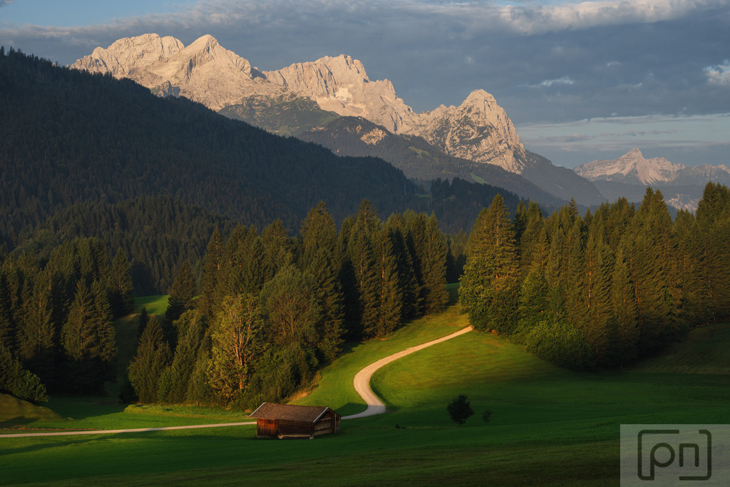 Alpen | Die Alpen in Bayern, Deutschland, sind eine beeindruckende Gebirgskette und ein beliebtes Reiseziel für Naturliebhaber und Outdoor-Enthusiasten