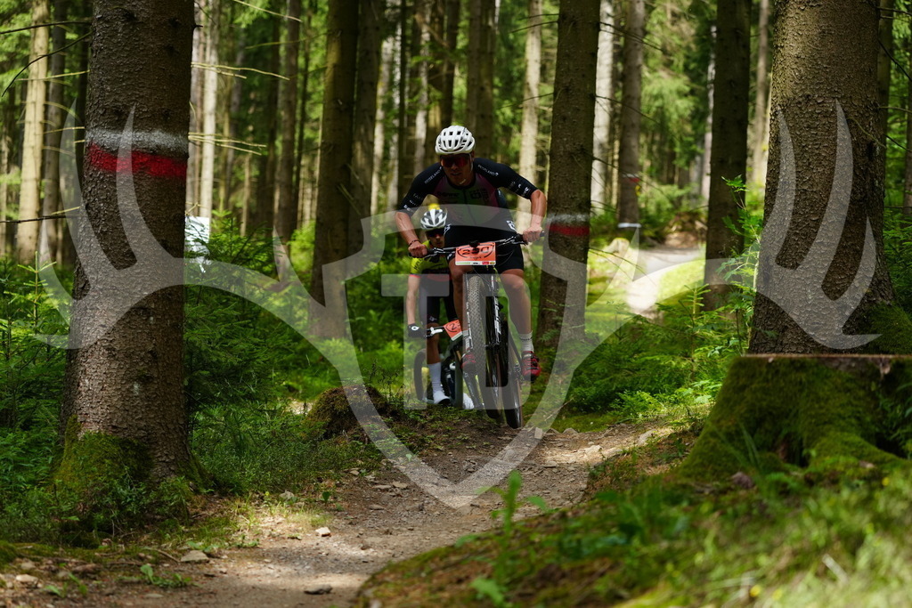 FC100250 | Fotogalerie der Treibjagd im Dunkelwald - Dein MTB Etappenrennen im Erzgebirge - Realisiert mit Pictrs.com