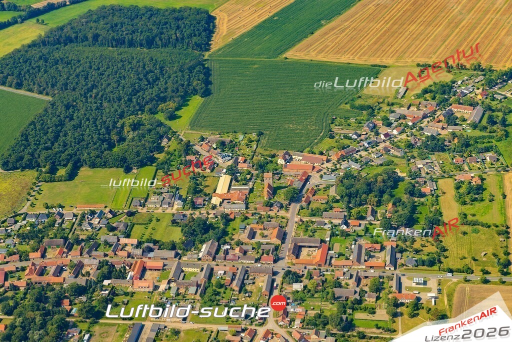 Luftaufnahme Erxleben Osterburg - Die Luftaufnahme wurde 2025 vom UL-Flugzeug heraus erstellt ( ohne Drohne ) - Hochauflösende Luftaufnahme - für professionelle Ausdrucke geeignet. Die Geschenkidee !Mit Lizenz und Bildrechte bestellbar