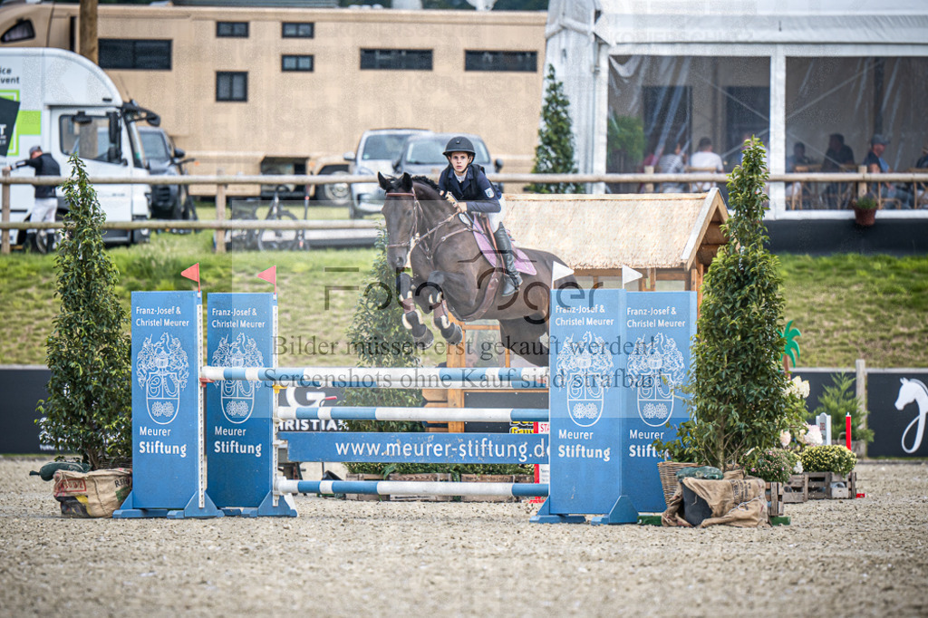 DOS_3563 | Entdecke hochwertige Reitturnierfotos von Foto Oger. Professionell, emotional und authentisch – jetzt Lieblingsmomente im Shop bestellen.Deutschlandweite Turnierfotografie. - Realisiert mit Pictrs.com