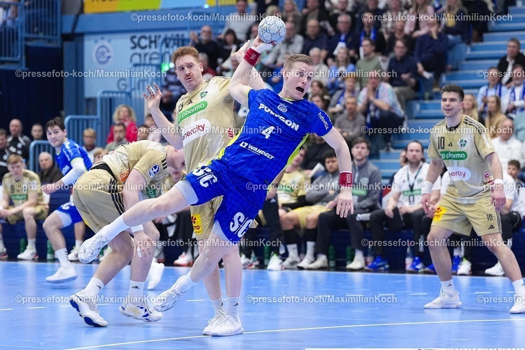 xYDRx28032601014 | 28.03.2026, xydrx, Handball, 1.HBL, VfL Gummersbach - TSV Hannover-Burgdorf, Schwalbe-Arena: Ellidi Vidarsson (VfL Gummersbach #4) im Zweikampf gegen Lukas Stutzke (TSV Hannover-Burgdorf #39)   Photo: xYannisxDreimannxPressefotoKochx