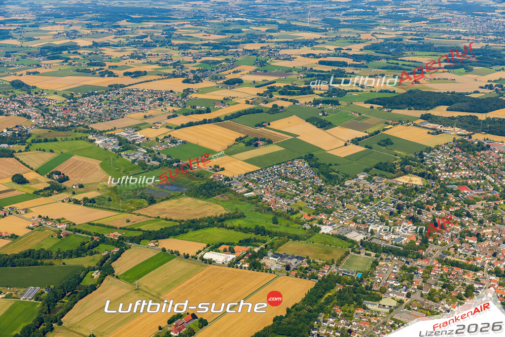 Übersichts Bild Enger - Die Luftaufnahme wurde 2025 vom UL-Flugzeug heraus erstellt ( keine Drohnenaufnahme ) - Hochauflösende Luftaufnahme - für Wandbilder und großformatige Ausdrucke geeignet. Das besondere Geschenk!Hier alle&nbsp;Infos zur Lizenzierung der LuftaufnahmeWir fliegen auch dieses Jahr wieder in Ihre Region um Luftbilder zu erstellen.- Luftbild anfragen