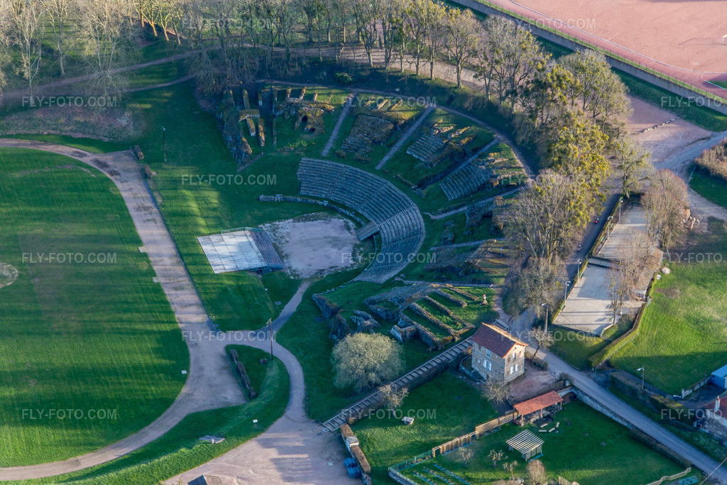 Aerial view: (Burgundy) in Autun in the state Saone et Loire, France. – Photo: IMG_105461.jpg taken on 04/01/2018 by Werner Riehm/FLY-FOTO.com – Resolution of the original: 5472 x 3648 px