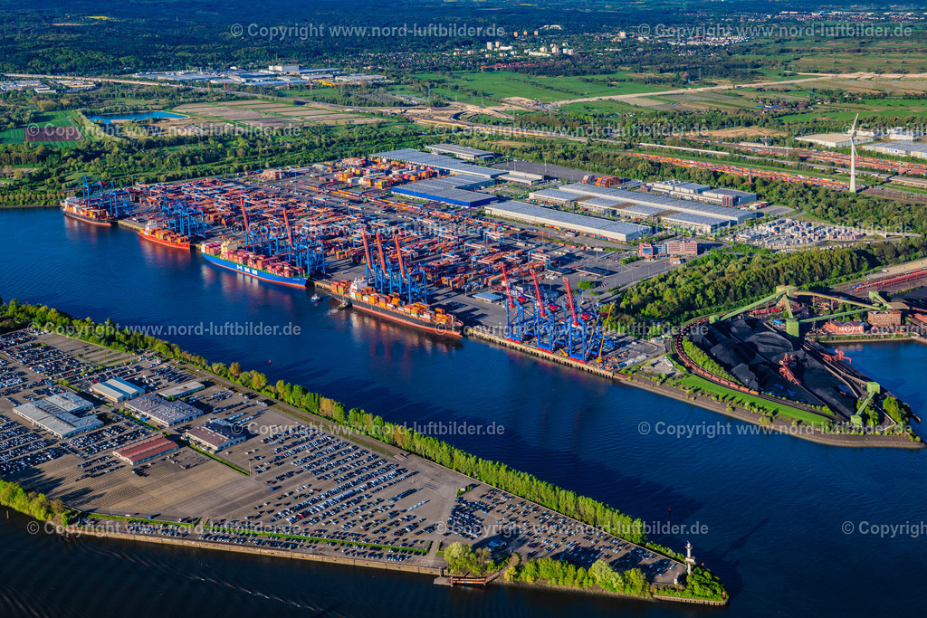 Hamburg_Altenwerder_CTA_Container_Terminal_ELS_9589270425 | HAMBURG 27.04.2025 Containerterminal HHLA Container Terminal Altenwerder (CTA) am Ufer der Elbe im Stadtteil Altenwerder in Hamburg. // Container Terminal HHLA Container Terminal Altenwerder (CTA) on the Elbe riverbank in the Altenwerder part of Hamburg in Germany. Foto: Martin Elsen