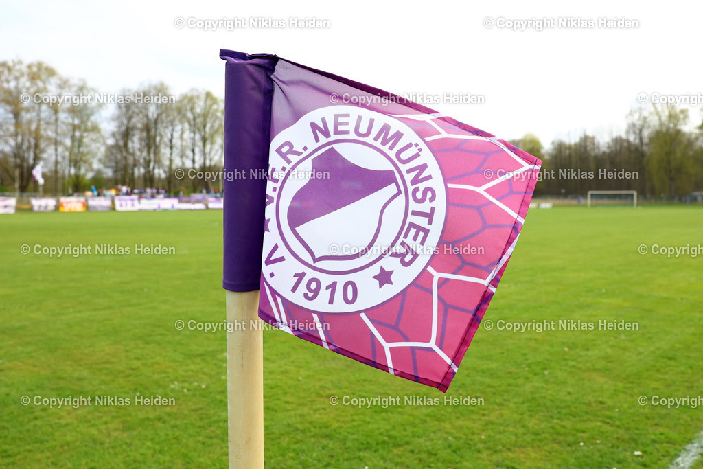 NH_VfRNeumuenster_PSVNeumuenster_FlensOberliga_15042026 | Eckfahne des VfR Neumünster.Fußball I Herren I Flens Oberliga I Saison 2025-2026  I 19. Spieltag I VfR Neumünster - PSV Union Neumünster I 15.04.2026 I VfR Stadion HSP (Grümmi Arena)