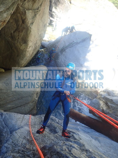 PC020035 | Bestelle die Bilder deines Berg- oder Wasser-Abenteuers mit Mountain Sports bequem von zu Hause aus direkt über unseren Online Fotoshop von pictrs.com. - Realisiert mit Pictrs.com