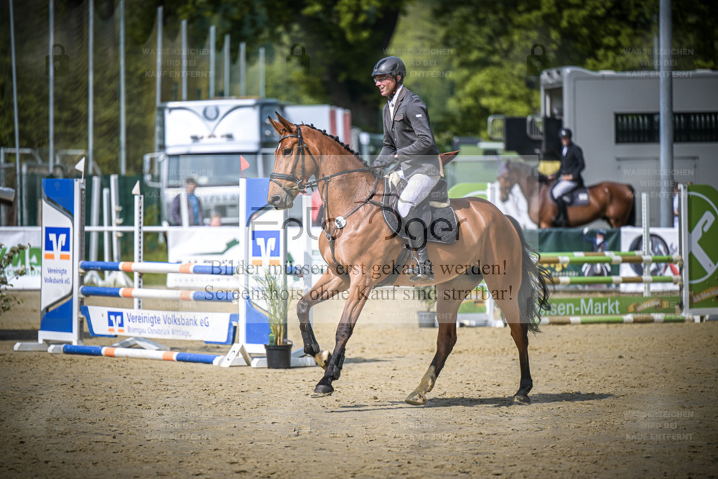 DOS_6915 | Entdecke hochwertige Reitturnierfotos von Foto Oger. Professionell, emotional und authentisch – jetzt Lieblingsmomente im Shop bestellen. - Realisiert mit Pictrs.com