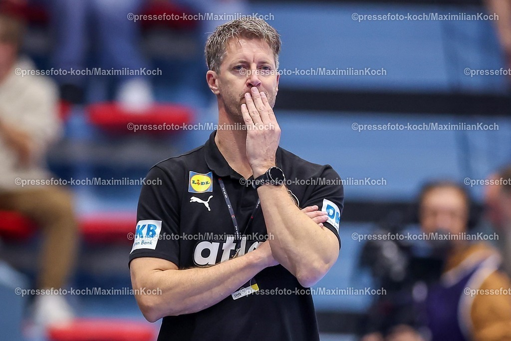 DHB16102501073 | 16.10.2025, Handball, EHF Frauen Länderpiel, EM Qualifikation 2026, Deutschland - Nordmazedonien, Schwalbe-Arena in Gummersbach:  Nationaltrainer Markus GAUGISCH (GER #hc) 