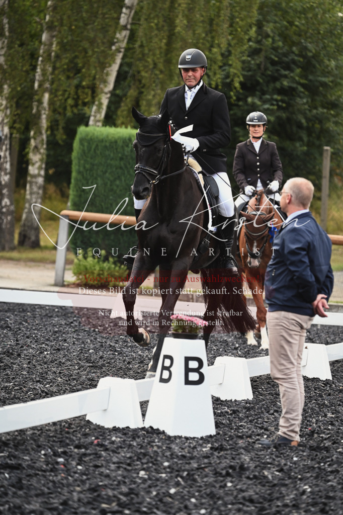 DSC_2814 | Pferde- und Turnierfotografie in Westsachsen. Pferdeportraits, Auftragszeichnungen und intuitive Kunst.