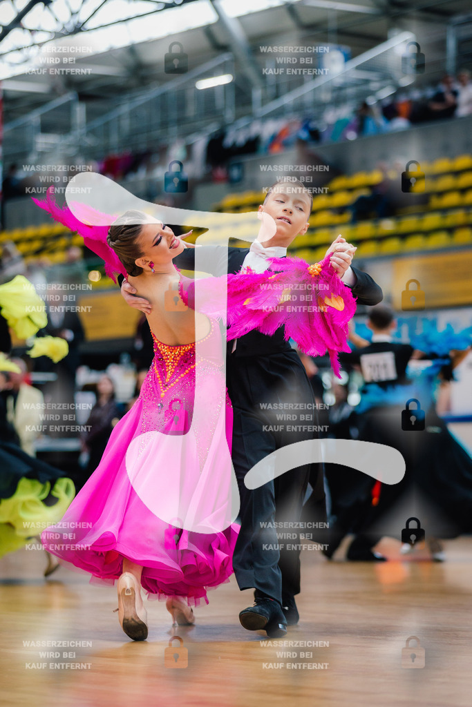 Hessen Tanzt WDSF Open Junior II Standard 10th (210) Tim Gordon _ Luisa Huber (Schwarz-Weiß-Club Pforzheim)-2025-05-17-7391 | Webshop for digital downloads and prints of dance sport, event & show photographer Julian Link - Realisiert mit Pictrs.com