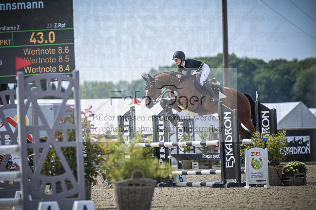 DOS_8289 | Entdecke hochwertige Reitturnierfotos von Foto Oger. Professionell, emotional und authentisch – jetzt Lieblingsmomente im Shop bestellen.Deutschlandweite Turnierfotografie. - Realisiert mit Pictrs.com