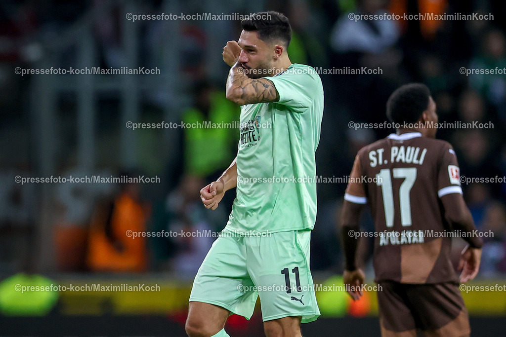 BMG24112401037 | 24.11.2024, Fußball, Borussia Mönchengladbach - FC St. Pauli, 1. Fußball Bundesliga, Borussia-Park, Saison 2024 2025: Torjubel nach dem 2:0 durch Tim Kleindienst (Mönchengl. #11)DFB regulations prohibit any use of photographs as image sequences and or quasi-video.