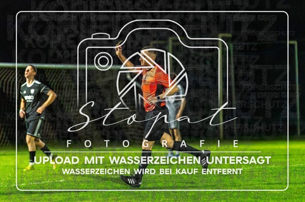 HMFGFS-1060 | Richard Asbuchanow (Schiedsrichter) beim Herren 3. Kreisklasse HK Spiel zwischen Heidmark III und FG Fulde-Stellichte im Heidmarkstadion, Bad Fallingbostel (Simon Paul Stopat) - Realisiert mit Pictrs.com