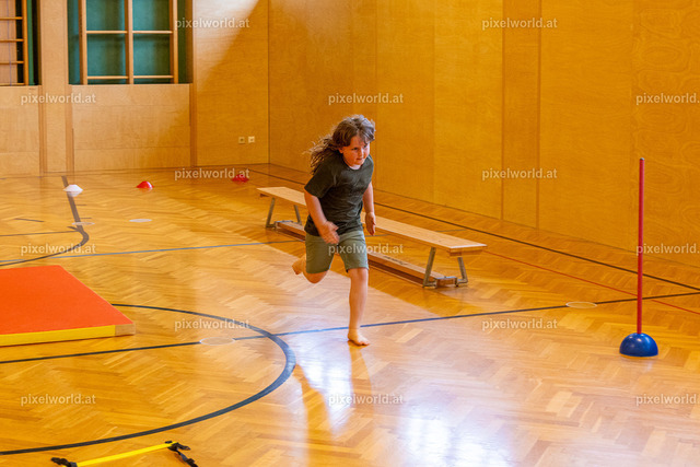 Sport in der Volksschule mit Sabrina Wrann | Bildershop von pixelworld.at - Realisiert mit Pictrs.com