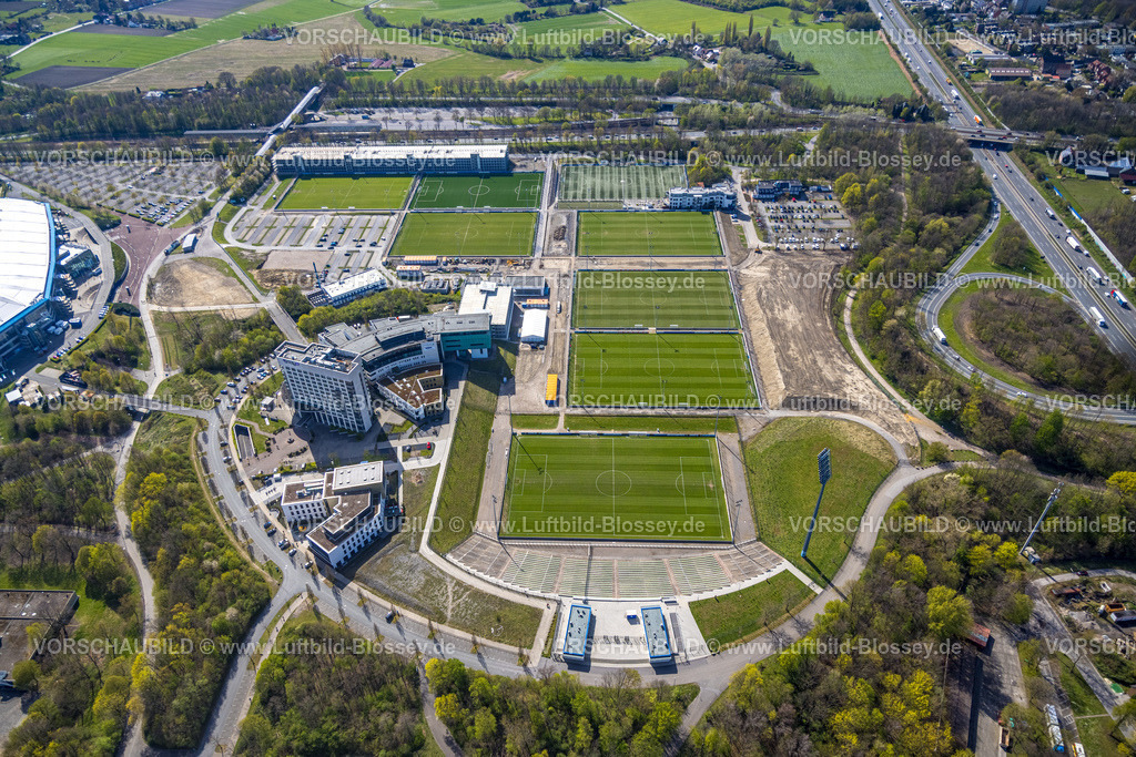 Gelsenkirchen220402795 | Luftbild, FC Schalke 04 Trainingsplätze Berger Feld und Hotelanlagen, Erle, Gelsenkirchen, Ruhrgebiet, Nordrhein-Westfalen, Deutschland